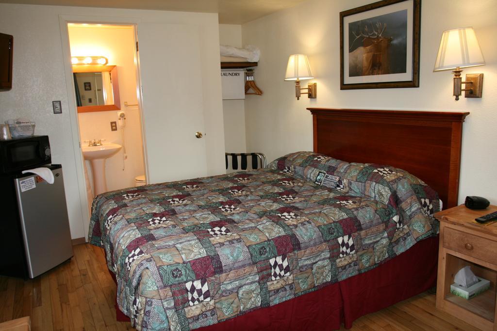 Falls Motel Thompson Falls Eksteriør billede